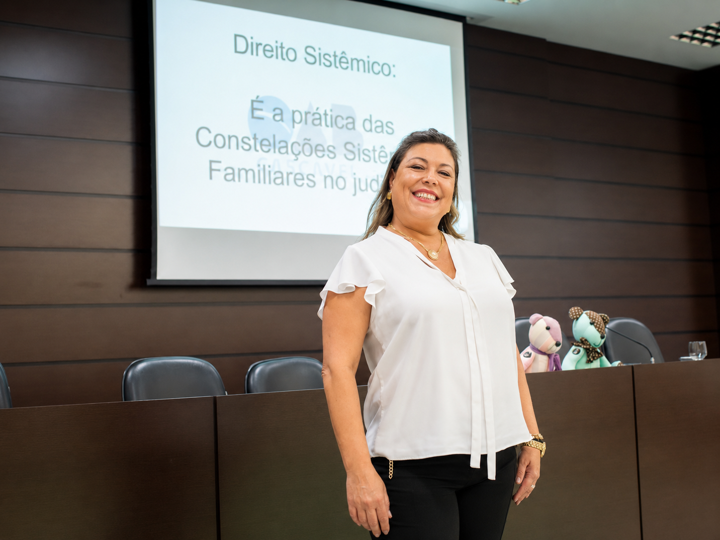 Alessandra Volkmann palestrando sobre Direito Sistêmico